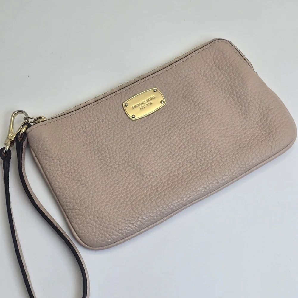 Michael Kors Pebbled Leather Wristlet Clutch Wallet Blush Pink Zip Top Gold Tone